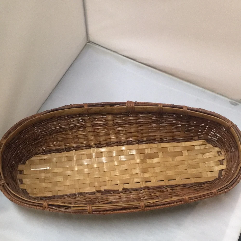 Handwoven Oval Serving Bread Basket Natural‎ Brown & Tan Farmhouse Rustic Wicker